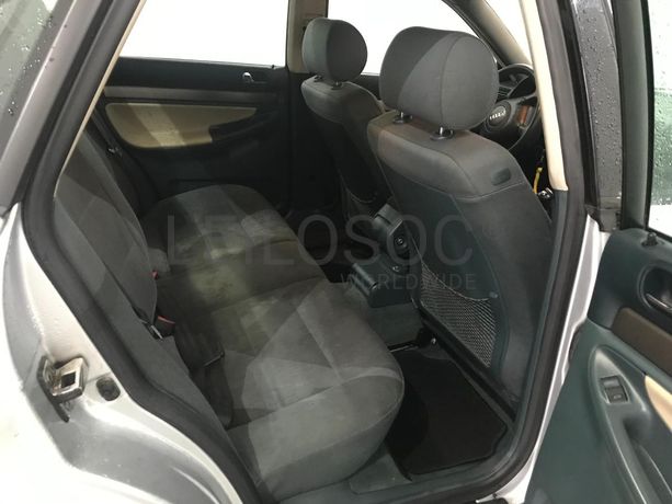 Audi A4 1.9 TDI · Ano 2000