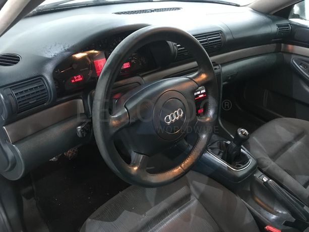 Audi A4 1.9 TDI · Ano 2000
