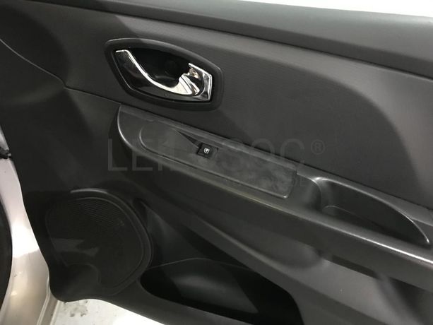 Renault Clio 1.5 DCI · Ano 2014