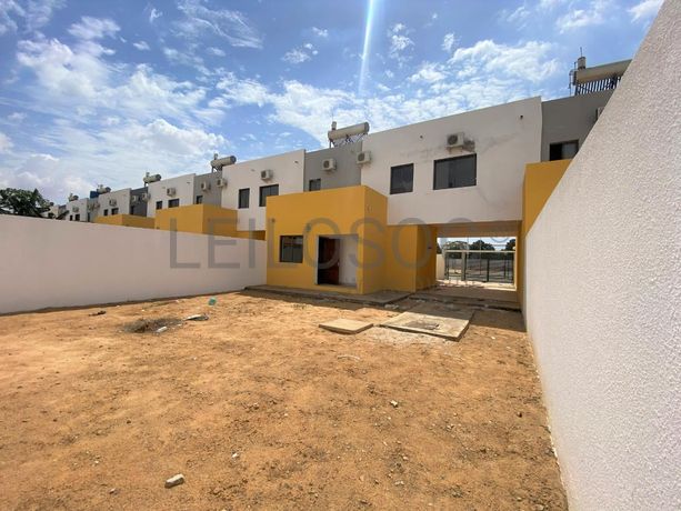 LOTE ÚNICO - 15 MORADIAS – VIANA, LUANDA · Viana