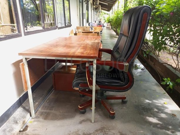 Mobiliário de escritório ·