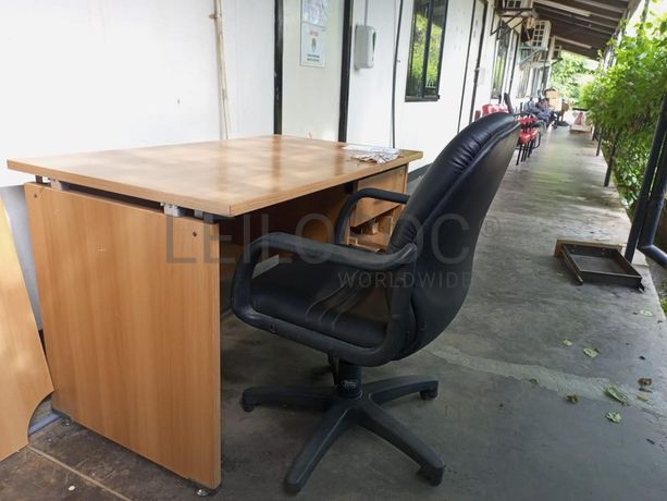 Mobiliário de escritório ·