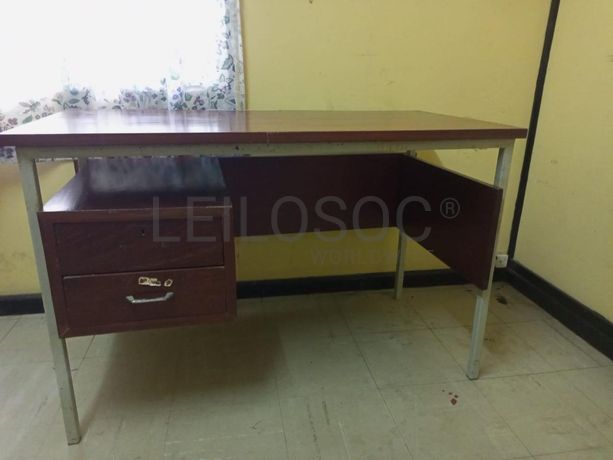 Mobiliário de escritório ·