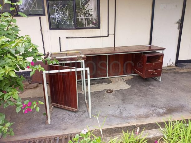 Mobiliário de escritório ·