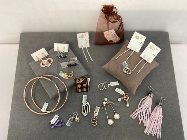 Brincos em prata e outros materiais