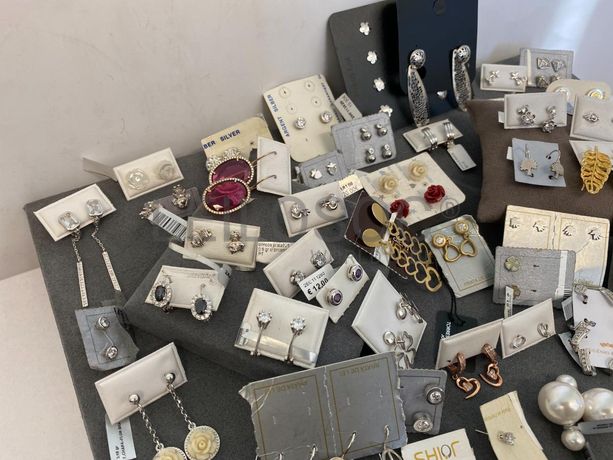 Brincos em prata e outros materiais