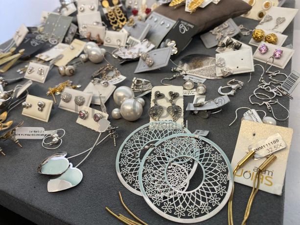 Brincos em prata e outros materiais