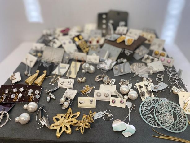 Brincos em prata e outros materiais