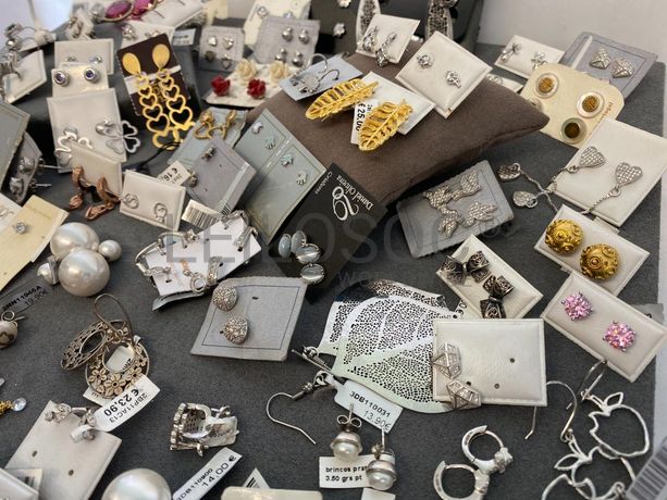 Brincos em prata e outros materiais