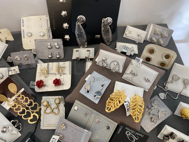 Brincos em prata e outros materiais