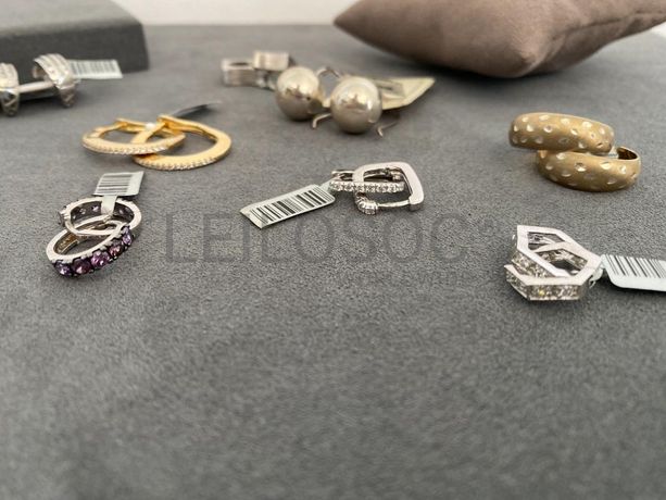 Brincos em prata e outros materiais