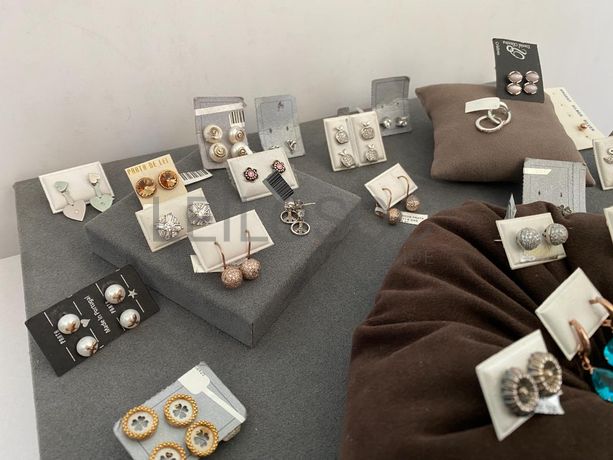 Brincos em prata e outros materiais