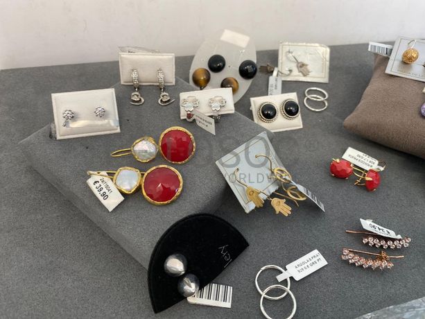 Brincos em prata e outros materiais