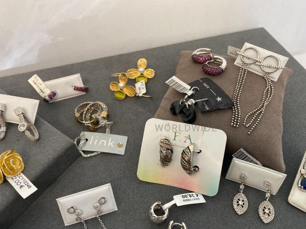 Brincos em prata e outros materiais