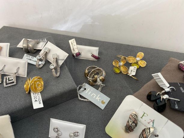 Brincos em prata e outros materiais