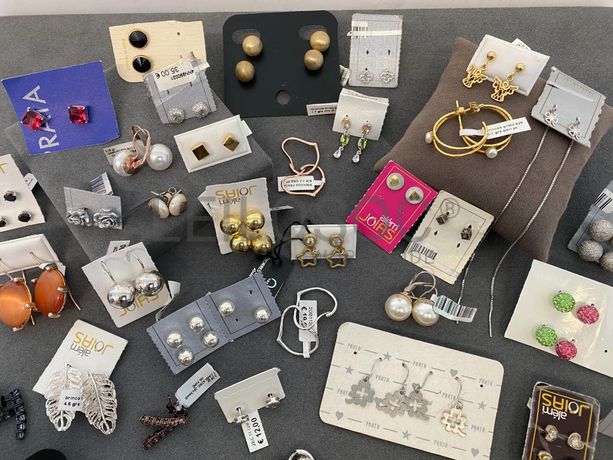 Brincos em prata e outros materiais