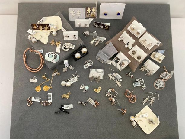 Brincos em prata e outros materiais