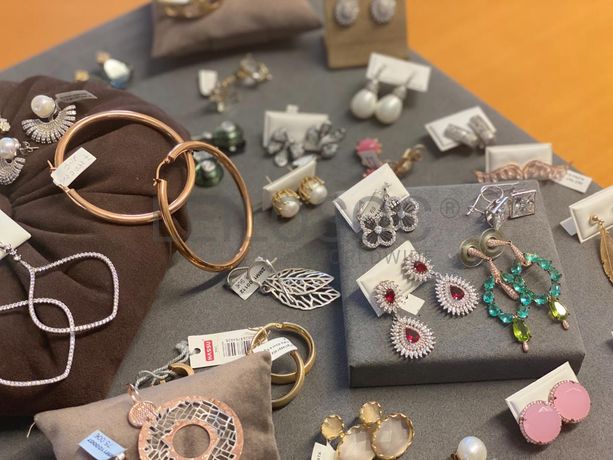 Brincos em prata e outros materiais