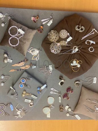 Brincos em prata e outros materiais