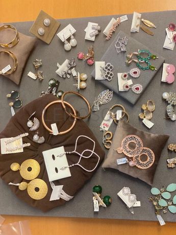 Brincos em prata e outros materiais