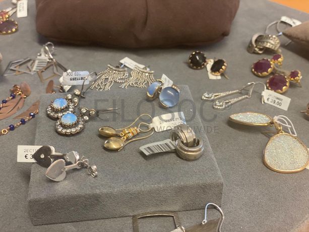 Brincos em prata e outros materiais