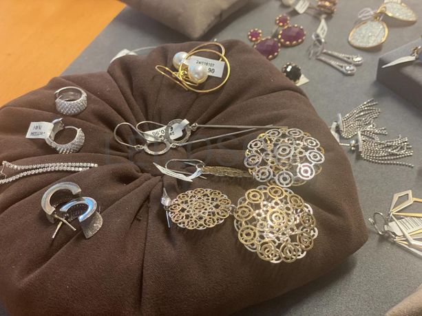 Brincos em prata e outros materiais