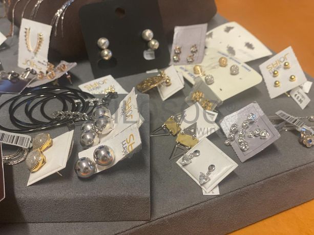 Brincos em prata e outros materiais