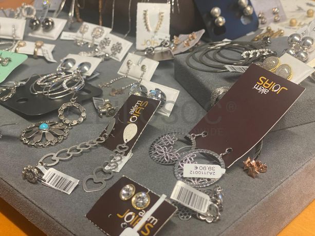 Brincos em prata e outros materiais