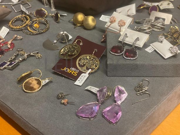 Brincos em prata e outros materiais