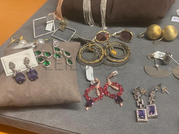 Brincos em prata e outros materiais