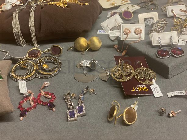 Brincos em prata e outros materiais