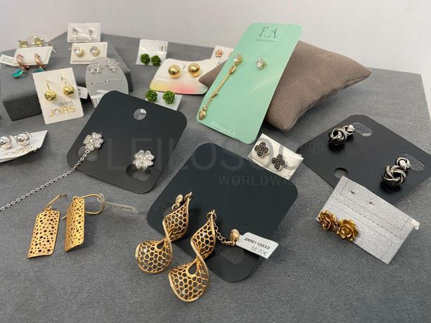 Brincos em prata e outros materiais