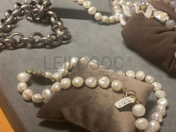 Fios de Prata e Outros Materiais