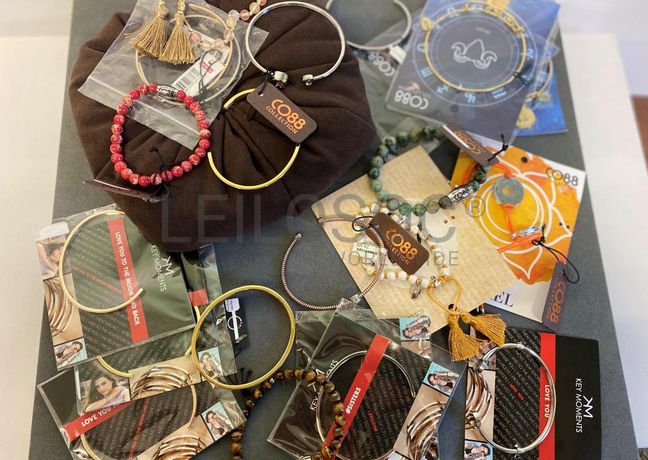 Pulseiras em prata e outros materiais