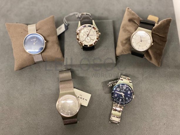 Relógios de diversas marcas e materiais