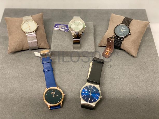 Relógios de diversas marcas e materiais