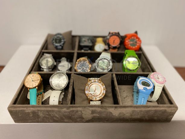 Relógios de diversas marcas e materiais