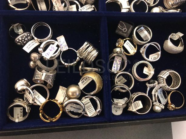 Anéis em prata e outros materiais