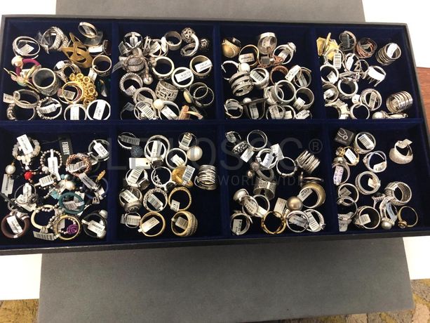 Anéis em prata e outros materiais