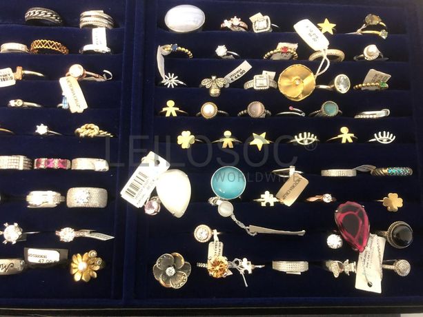 Anéis em prata e outros materiais