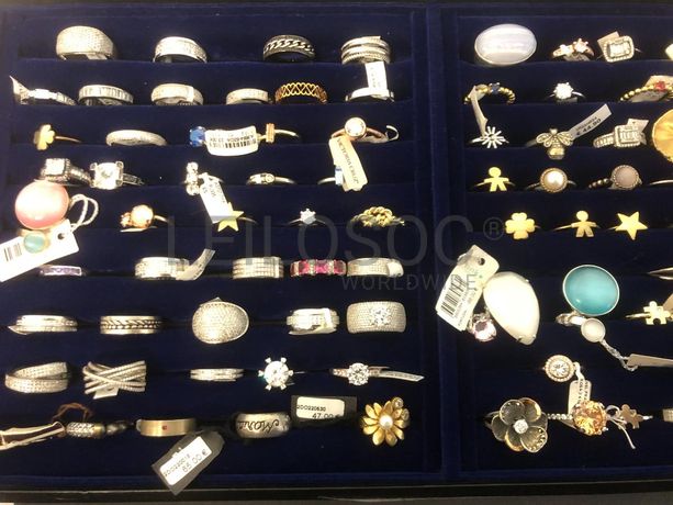 Anéis em prata e outros materiais