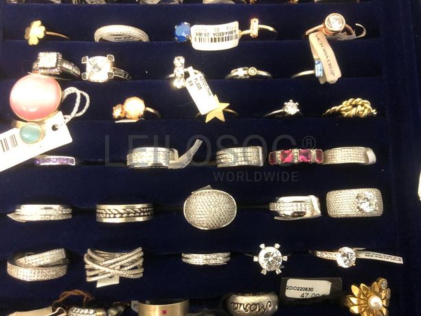 Anéis em prata e outros materiais