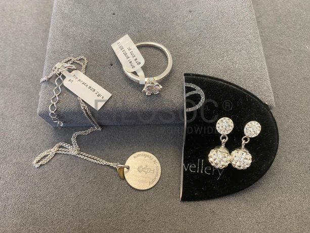 Par de brincos + Anel em prata + Colar em Prata