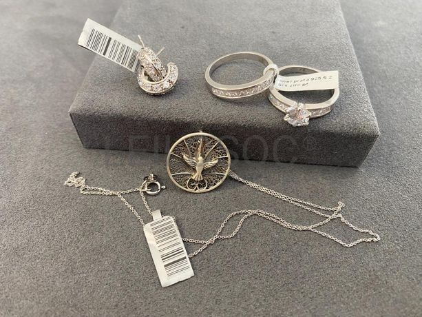 Par de brincos + Anel em prata + Colar em Prata