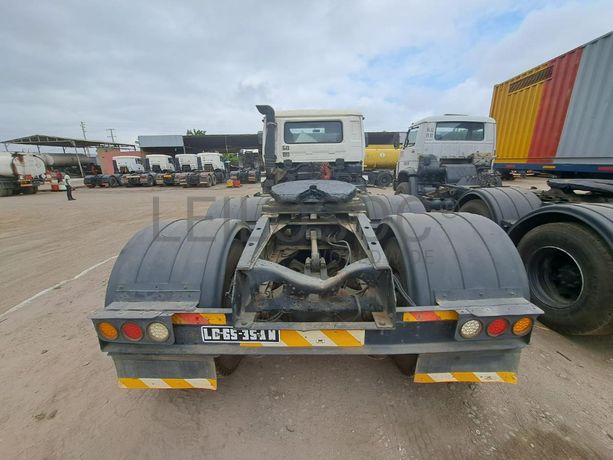 Camião trator (cavalo) NISSAN · Belas