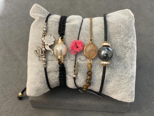Pulseiras em prata e outros materiais
