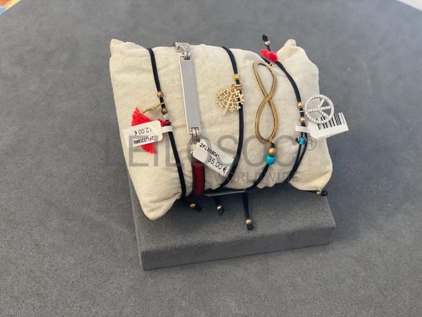 Pulseiras em prata e outros materiais