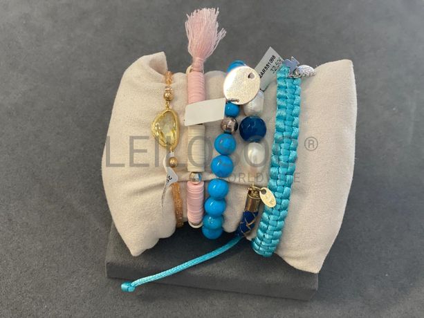 Pulseiras em prata e outros materiais