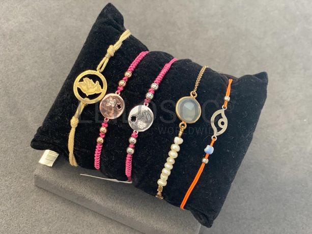 Pulseiras em prata e outros materiais