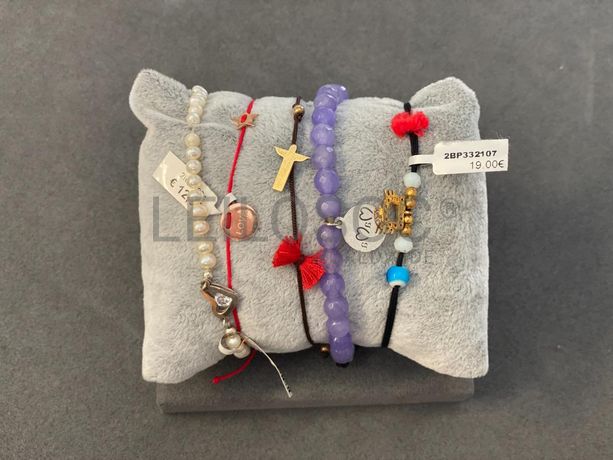 Pulseiras em prata e outros materiais